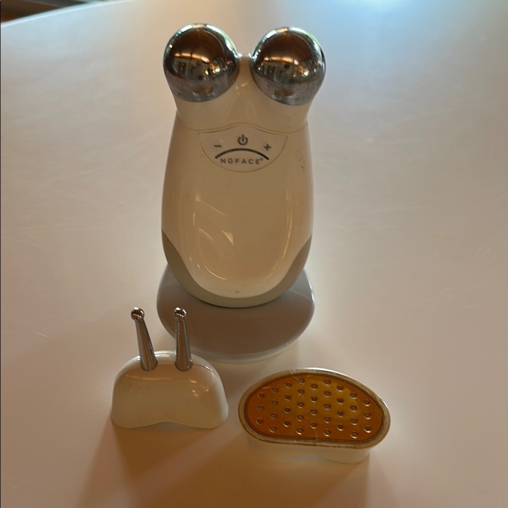 NuFace White and Silver Toning Device with Attachments